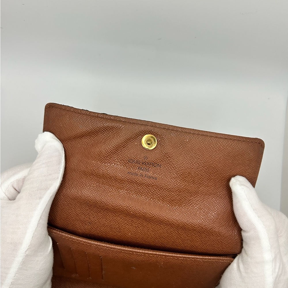 Authentic Louis Vuitton wallet
Comes with original box and dust bag - Picture 4 of 16